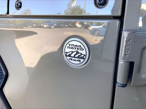 Used 2020 Jeep Gladiator Sport w/ Quick Order Package 24S AWD/4WD image 10