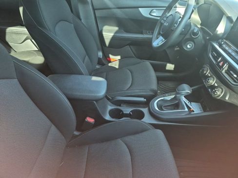 Used 2024 Kia Forte LXS w/ LXS Technology Package FWD image 27