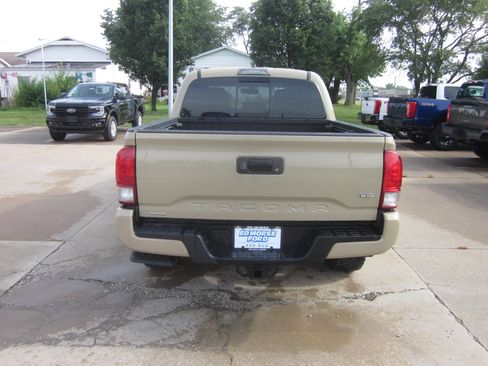 Used 2017 Toyota Tacoma TRD Sport w/ Tow Package (A/T) AWD/4WD image 5