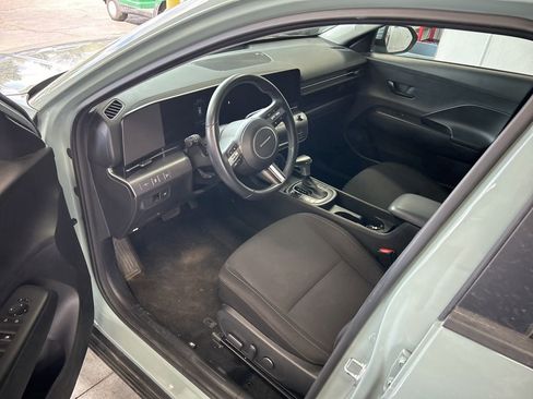 Used 2024 Hyundai Kona SEL image 2