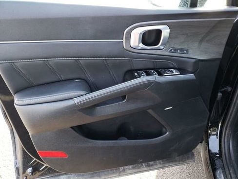 Used 2025 Kia Sorento SX Prestige image 16