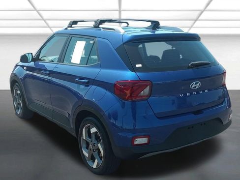 Used 2022 Hyundai Venue Limited FWD image 7