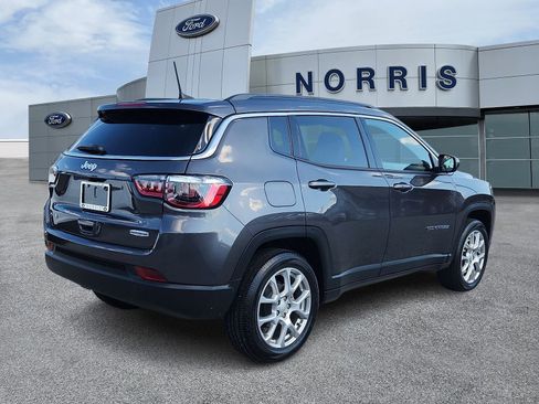 Used 2023 Jeep Compass Latitude image 4