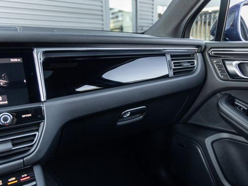 New 2026 Porsche Macan image 33