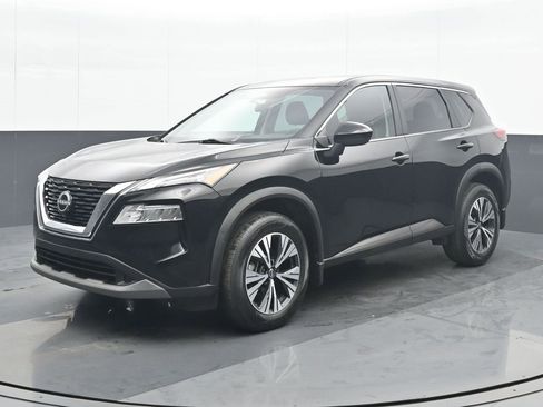 Used 2023 Nissan Rogue SV image 2
