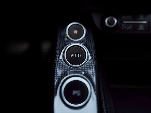 Used 2018 Ferrari GTC4Lusso T image 67