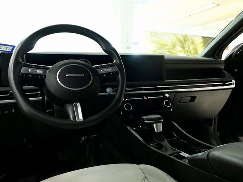 Used 2025 Hyundai Santa Cruz SEL image 12