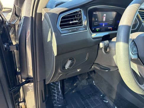 Used 2022 Volkswagen Tiguan S image 19