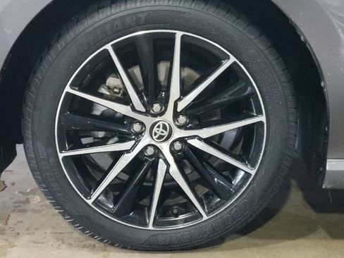 Used 2022 Toyota Camry SE FWD image 9