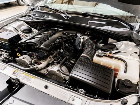 Used 2010 Dodge Challenger SE RWD image 27