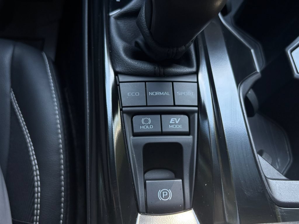 Used 2025 Toyota Camry SE w/ Convenience Package FWD image 21