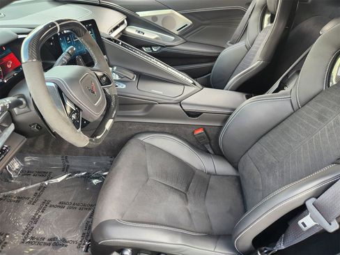 Used 2025 Chevrolet Corvette Z06 image 3