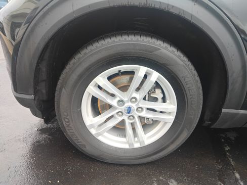 Used 2023 Ford Explorer XLT w/ Equipment Group 202A AWD/4WD image 6