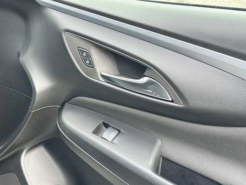 Used 2025 Buick Envista Preferred image 9