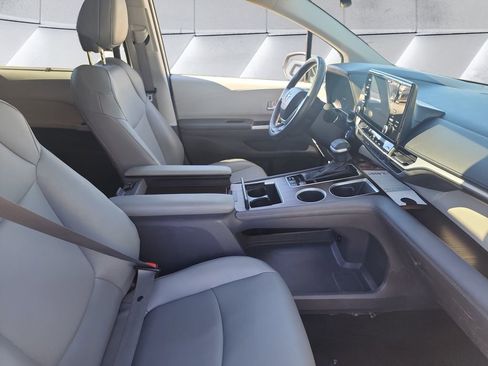 Used 2024 Toyota Sienna XLE image 13