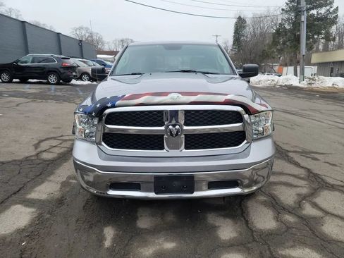 Used 2019 RAM 1500 Classic SLT AWD/4WD image 2