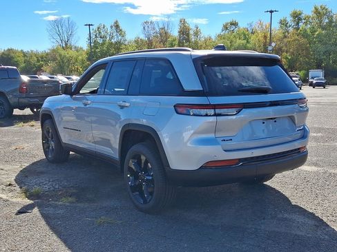 New 2025 Jeep Grand Cherokee Limited w/ Black Appearance Package AWD/4WD image 6