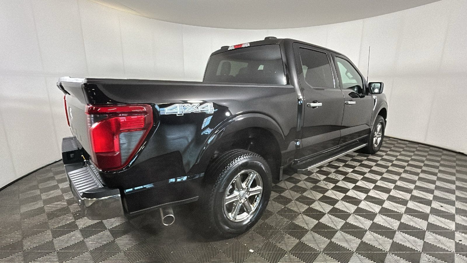 Used 2025 Ford F150 XLT w/ Equipment Group 301A Standard AWD/4WD image 3