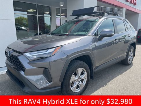 Used 2023 Toyota RAV4 XLE AWD/4WD image 3