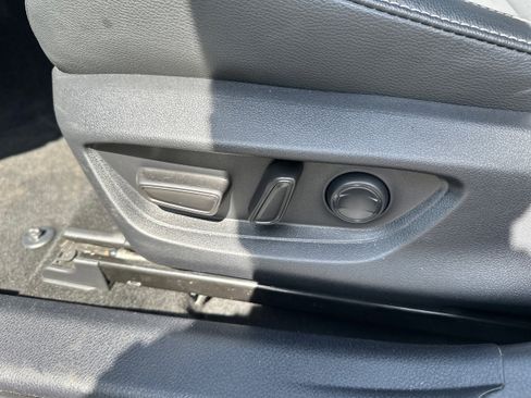 Used 2025 Toyota Camry SE FWD image 19