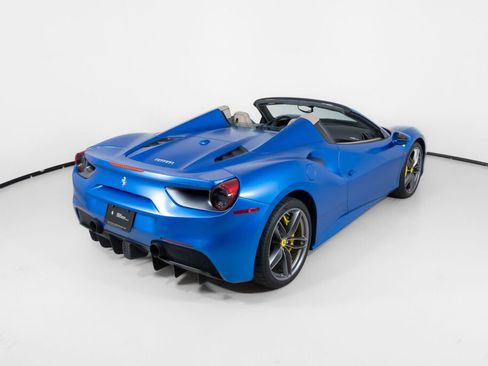 Used 2018 Ferrari 488 Spider image 9