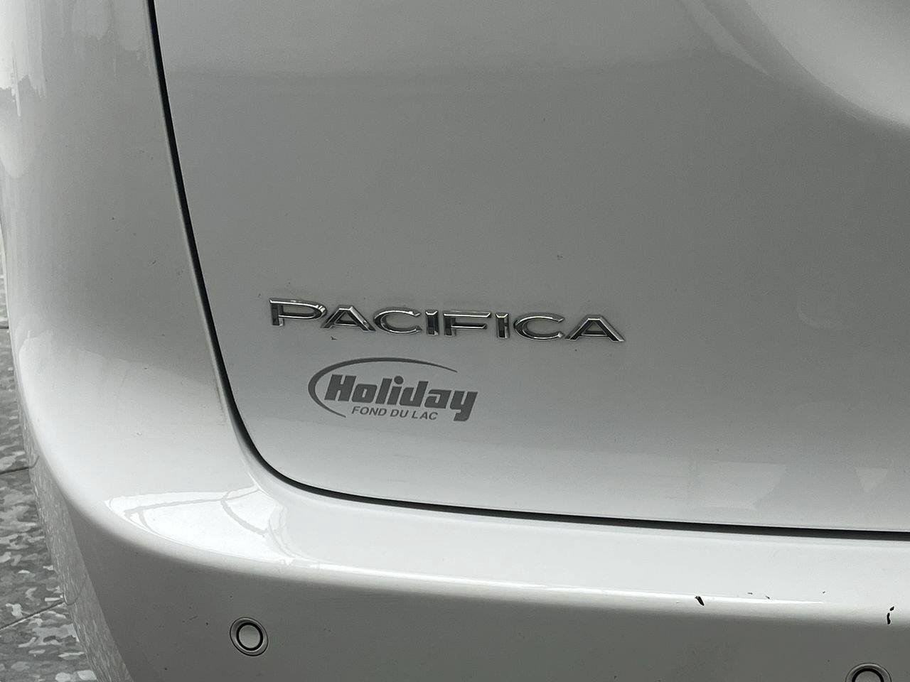Used 2024 Chrysler Pacifica Touring-L FWD image 31