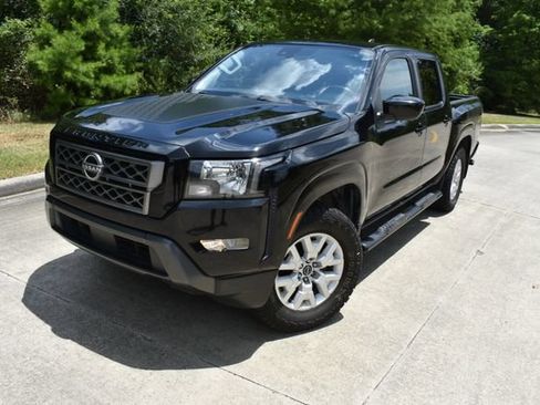 Used 2022 Nissan Frontier SV RWD image 2