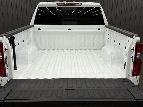 Used 2025 Chevrolet Silverado 1500 LT Trail Boss w/ Convenience Package II AWD/4WD image 17