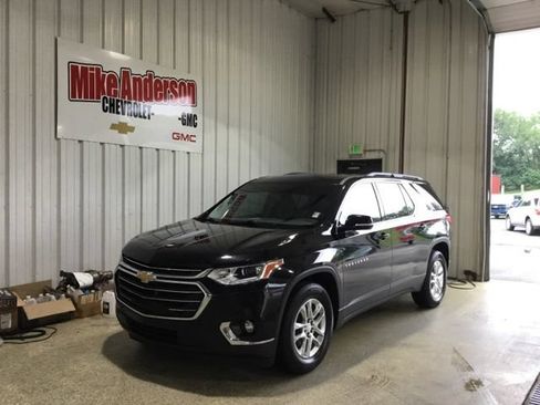 Used 2019 Chevrolet Traverse LT w/ LPO, Floor Liner Package AWD/4WD image 1