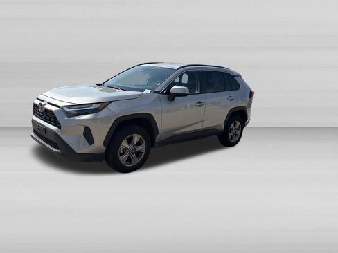 Used 2025 Toyota RAV4 XLE AWD/4WD image 8