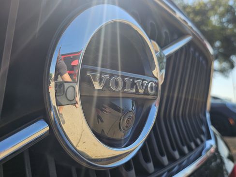 Used 2019 Volvo XC40 T5 Momentum image 13