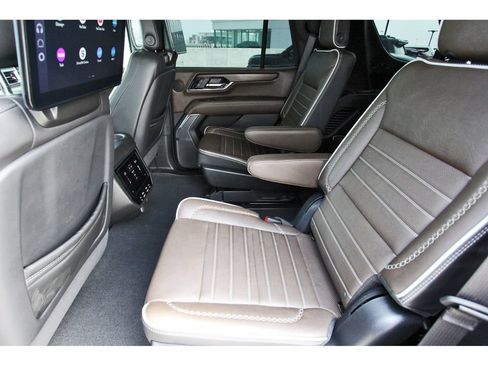 Used 2025 GMC Yukon Denali Ultimate AWD/4WD image 7
