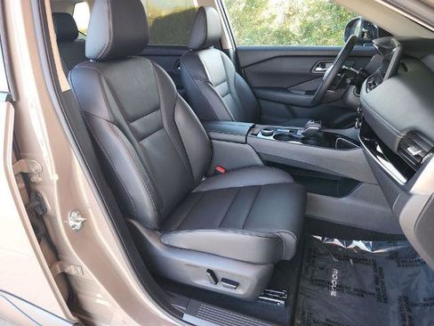 Certified 2025 Nissan Rogue SL w/ Tech Package image 15