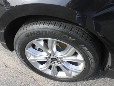 Used 2024 Ford Edge Titanium image 12