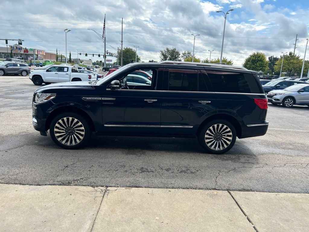 Used 2019 Lincoln Navigator Reserve AWD/4WD image 3