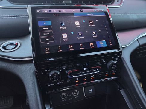 New 2025 Jeep Grand Cherokee Limited w/ Black Appearance Package image 8