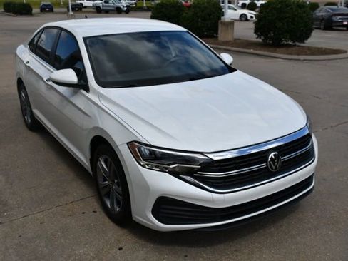 Used 2024 Volkswagen Jetta SE image 7