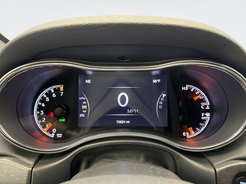 Used 2018 Jeep Grand Cherokee Laredo image 13