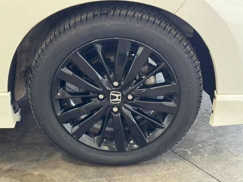 Used 2018 Honda Fit Sport image 32