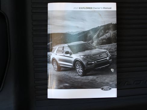 Used 2021 Ford Explorer Platinum w/ Equipment Group 601A AWD/4WD image 27