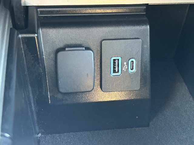 Certified 2023 Ford Explorer XLT AWD/4WD image 39