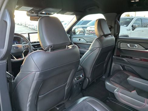 Used 2025 Ford Explorer ST image 18