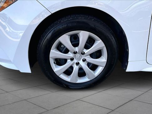 Used 2021 Toyota Corolla LE image 10