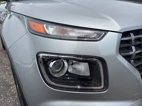 Certified 2024 Hyundai Venue SEL FWD image 5