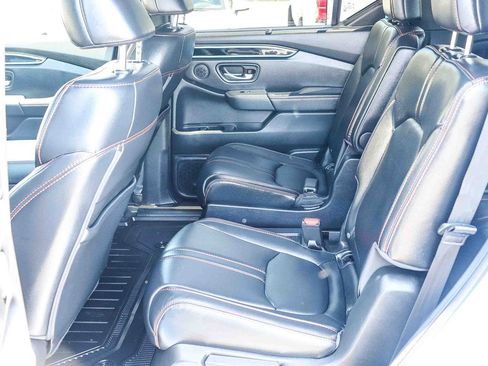Used 2025 Honda Pilot TrailSport image 21