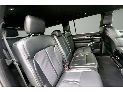 Certified 2024 Jeep Wagoneer Series II w/ Flexible Seating Group AWD/4WD image 24
