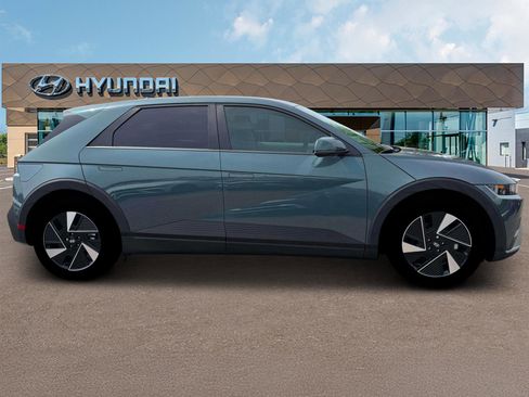 New 2025 Hyundai Ioniq 5 SE image 12