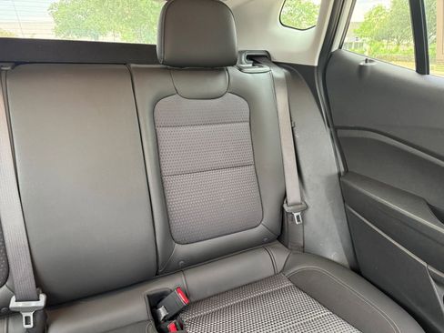 Used 2025 Chevrolet Trax LT w/ LT Convenience Package FWD image 38