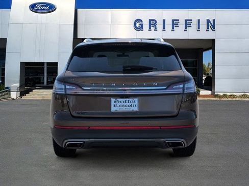 Used 2022 Lincoln Nautilus FWD w/ Premium Package image 7