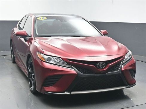 Used 2018 Toyota Camry XSE image 3